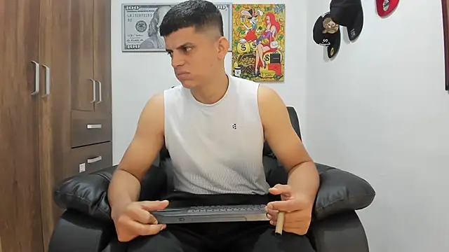 Snapshot of boss_of_cash chatting on September 28, 3:39 pm boss of cash online show from September 28, 3:39 pm