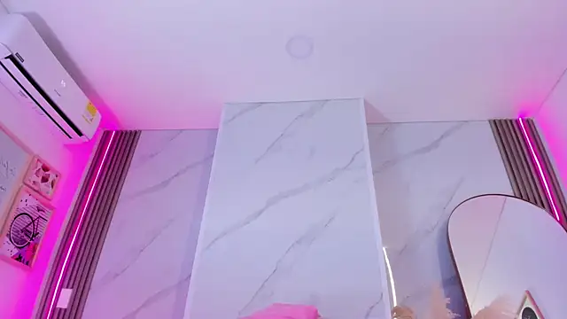 Chlooee   online show from February 2, 6:10 pm