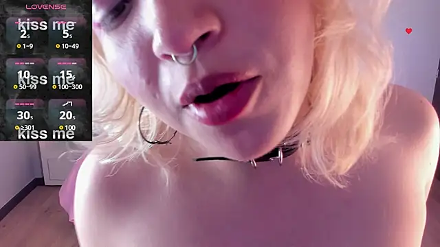 Snapshot of lady_noize chatting on February 28, 11:01 pm lady noize online show from February 28, 11:01 pm