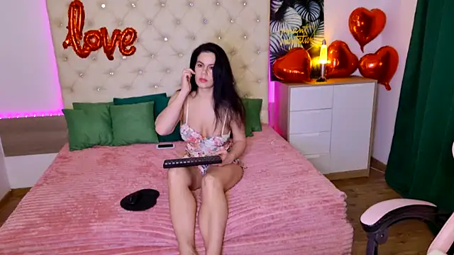 KattieSims online show from February 9, 3:43 am