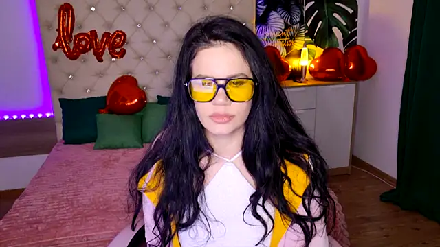 KattieSims online show from February 14, 7:33 pm