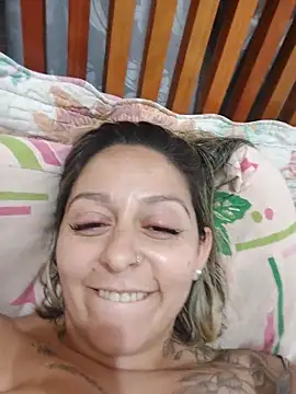 Snapshot of baixinhaloira chatting on December 21, 2:19 am baixinhaloira online show from December 21, 2:19 am