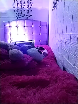 Yaz Moon online show from December 3, 1:35 am