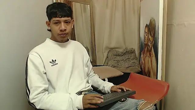 mr stiven  online show from November 17, 2:17 am