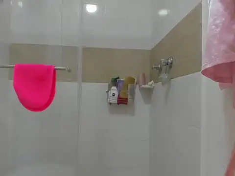 Snapshot of Liah_ferrer chatting on December 18, 3:55 pm Liah ferrer online show from December 18, 3:55 pm