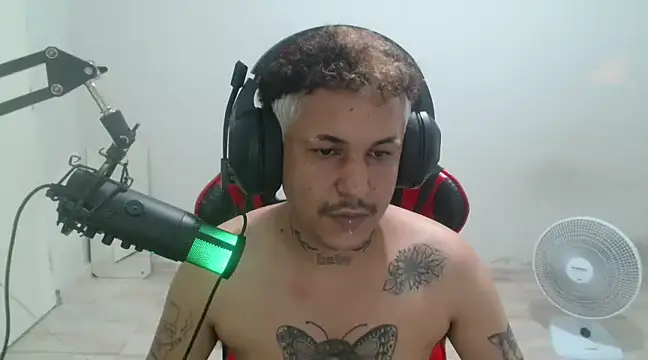 Snapshot of guivanetti chatting on January 22, 7:03 am guivanetti online show from January 22, 7:03 am