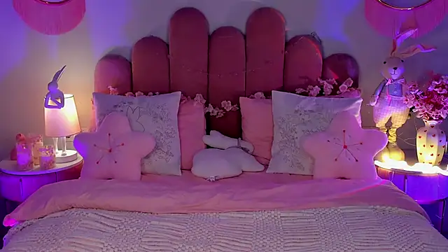 ElsaYoung online show from April 11, 7:18 pm