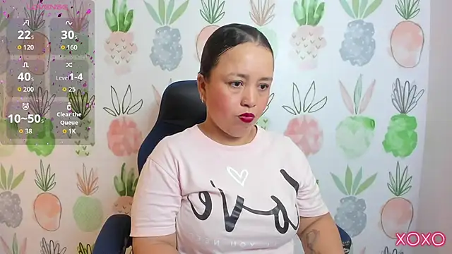 Snapshot of linda_rios_ chatting on October 23, 7:23 pm linda rios online show from October 23, 7:23 pm