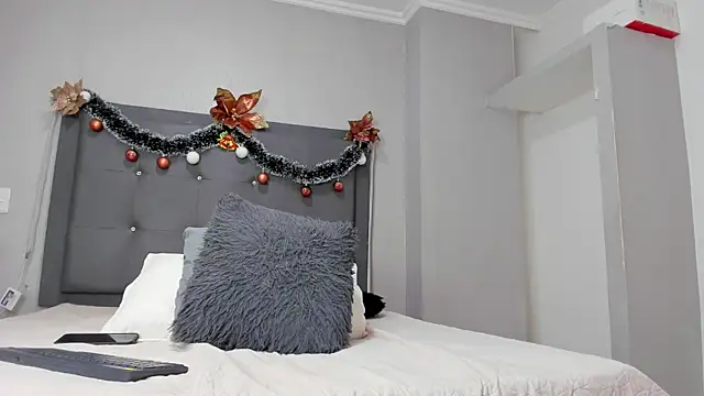 Snapshot of Milaspetite chatting on December 14, 10:50 pm Milaspetite online show from December 14, 10:50 pm