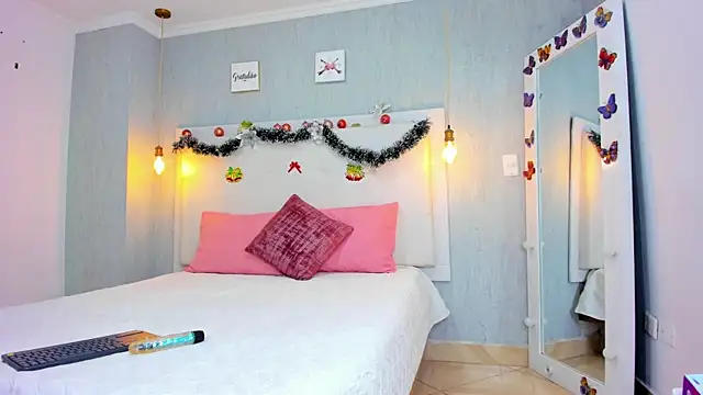 Snapshot of Milaspetite chatting on December 20, 8:45 pm Milaspetite online show from December 20, 8:45 pm