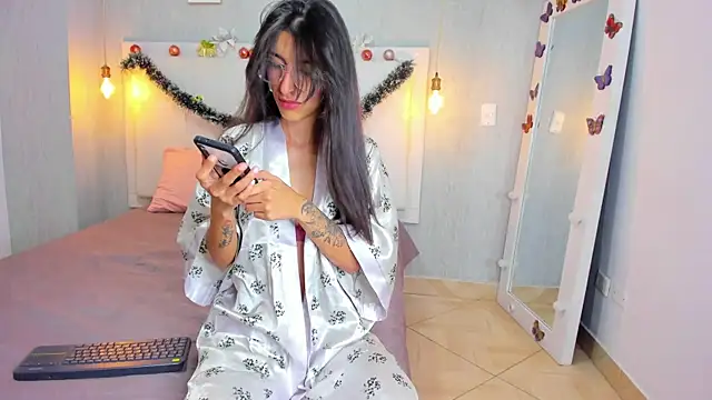 Snapshot of Milaspetite chatting on December 27, 8:50 pm Milaspetite online show from December 27, 8:50 pm