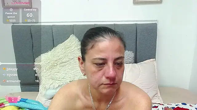 Snapshot of sasi_luna chatting on February 15, 6:23 am sasi luna online show from February 15, 6:23 am