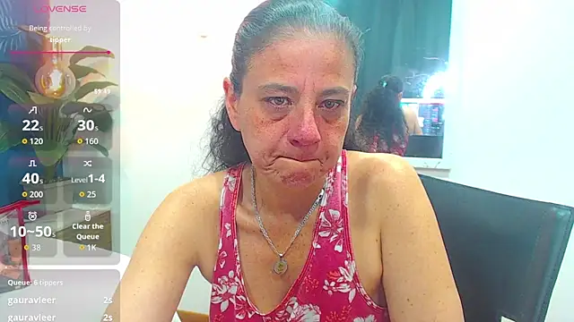 Snapshot of sasi_luna chatting on October 12, 2:21 am sasi luna online show from October 12, 2:21 am