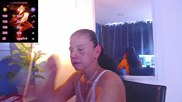 Snapshot of sasi_luna chatting on November 11, 2:06 pm sasi luna online show from November 11, 2:06 pm