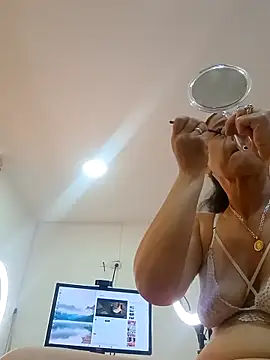 Snapshot of sasi_luna chatting on November 20, 2:06 pm sasi luna online show from November 20, 2:06 pm