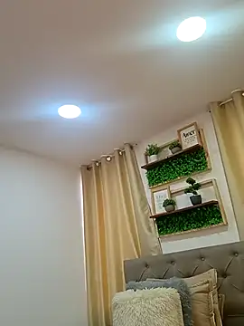 Snapshot of sasi_luna chatting on November 25, 1:44 pm sasi luna online show from November 25, 1:44 pm