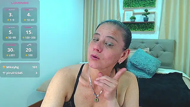 Snapshot of sasi_luna chatting on November 29, 2:03 am sasi luna online show from November 29, 2:03 am