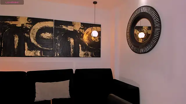 MiaFarrell  online show from April 4, 5:10 pm