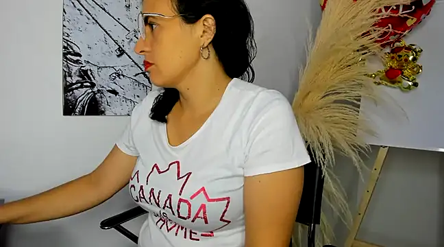 Snapshot of africa_holmes chatting on February 22, 1:33 am africa holmes online show from February 22, 1:33 am