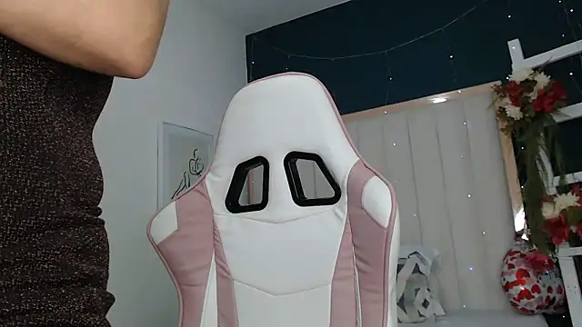 Snapshot of africa_holmes chatting on March 14, 1:48 am africa holmes online show from March 14, 1:48 am