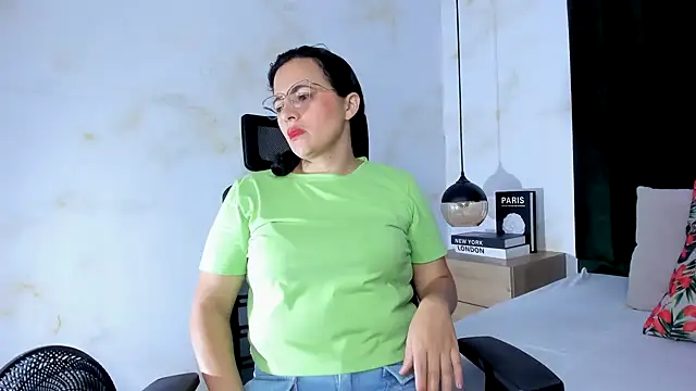 Snapshot of africa_holmes chatting on March 15, 1:52 am africa holmes online show from March 15, 1:52 am