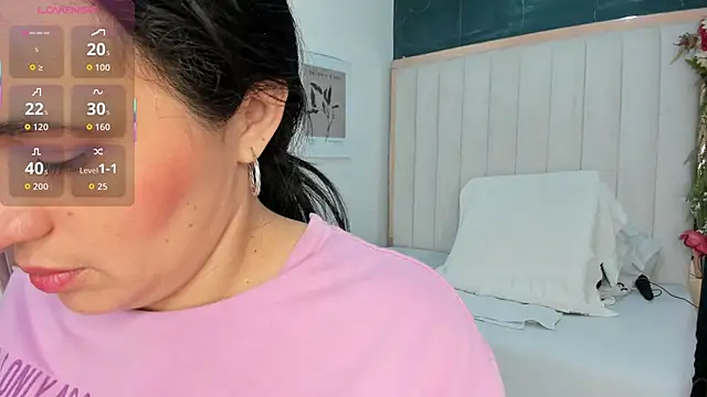 Snapshot of africa_holmes chatting on October 23, 2:11 am africa holmes online show from October 23, 2:11 am