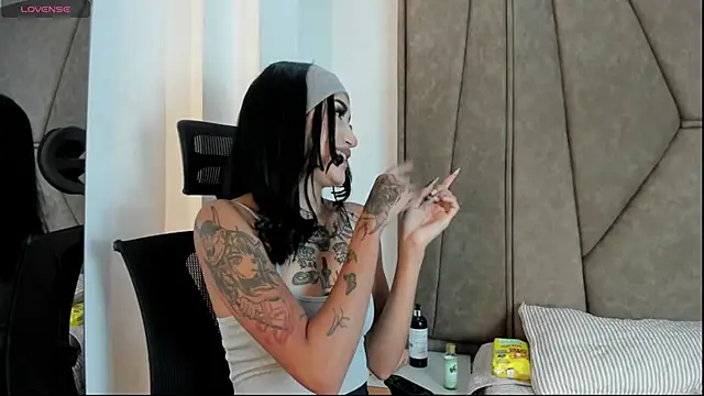 Cassie howard  online show from January 30, 8:21 pm