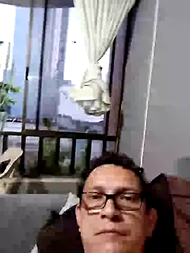 Snapshot of Bombi22 chatting on December 13, 10:45 pm Bombi22 online show from December 13, 10:45 pm