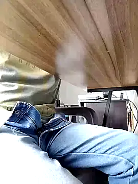 Snapshot of Bombi22 chatting on December 31, 3:42 pm Bombi22 online show from December 31, 3:42 pm