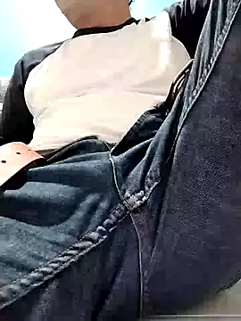 Snapshot of Bombi22 chatting on January 7, 3:46 am Bombi22 online show from January 7, 3:46 am