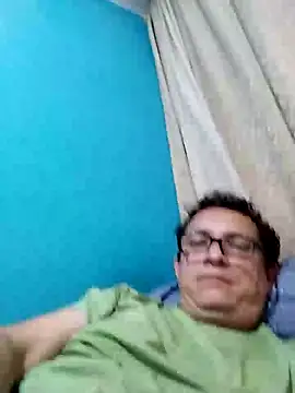 Snapshot of Bombi22 chatting on January 14, 4:57 am Bombi22 online show from January 14, 4:57 am