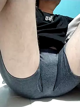 Snapshot of Bombi22 chatting on January 27, 5:47 am Bombi22 online show from January 27, 5:47 am