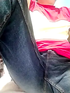 Snapshot of Bombi22 chatting on March 9, 5:00 am Bombi22 online show from March 9, 5:00 am