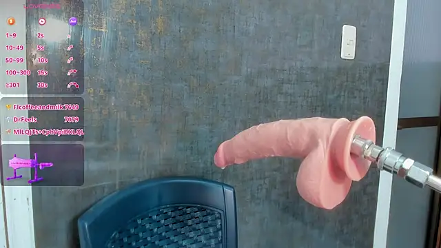 Snapshot of violett_collins_ chatting on March 7, 11:38 pm violett collins online show from March 7, 11:38 pm