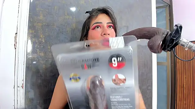 Snapshot of violett_collins_ chatting on October 28, 10:34 pm violett collins online show from October 28, 10:34 pm