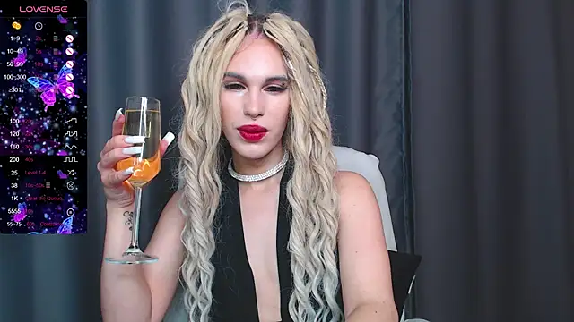 Snapshot of Cassie_Bae chatting on January 1, 1:27 pm Cassie Bae online show from January 1, 1:27 pm