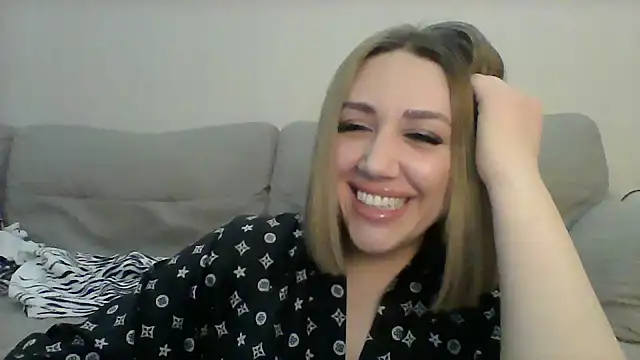 Snapshot of VickyLove047 chatting on January 1, 4:50 am VickyLove047 online show from January 1, 4:50 am