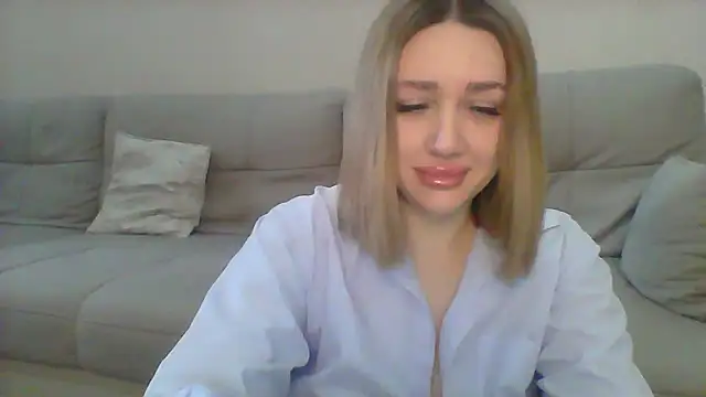 Snapshot of VickyLove047 chatting on February 6, 8:18 am VickyLove047 online show from February 6, 8:18 am