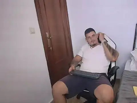 Snapshot of Geishastudios chatting on October 8, 1:42 pm Geishastudios online show from October 8, 1:42 pm