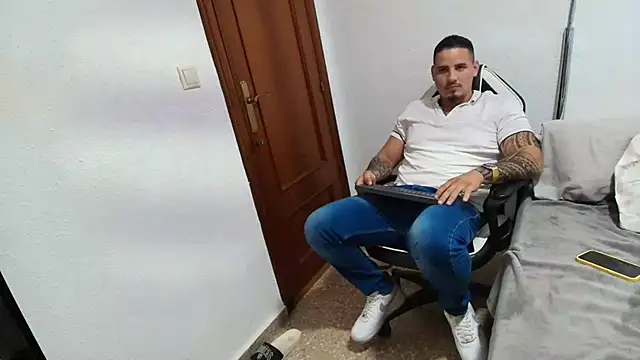 Snapshot of Geishastudios chatting on October 21, 10:05 am Geishastudios online show from October 21, 10:05 am