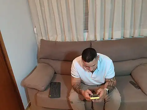 Snapshot of Geishastudios chatting on October 30, 9:26 pm Geishastudios online show from October 30, 9:26 pm