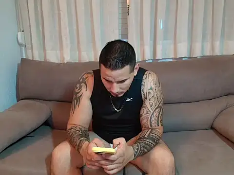 Snapshot of Geishastudios chatting on November 16, 8:31 am Geishastudios online show from November 16, 8:31 am