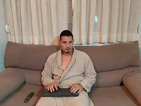 Snapshot of Geishastudios chatting on November 18, 7:13 am Geishastudios online show from November 18, 7:13 am