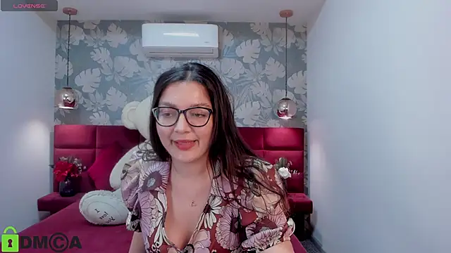 Snapshot of ZarifaBev chatting on December 16, 12:04 am ZarifaBev online show from December 16, 12:04 am