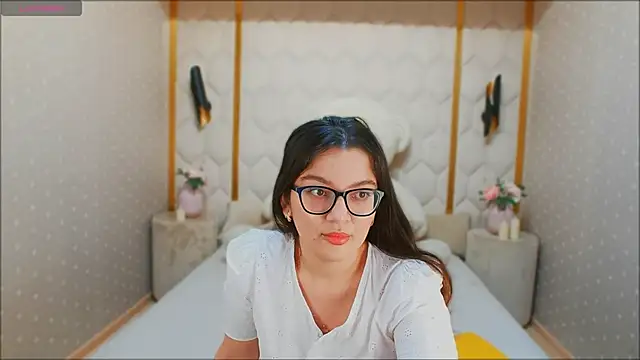 Snapshot of ZarifaBev chatting on December 25, 8:39 pm ZarifaBev online show from December 25, 8:39 pm