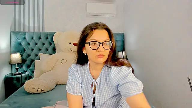 Snapshot of ZarifaBev chatting on October 18, 1:56 pm ZarifaBev online show from October 18, 1:56 pm