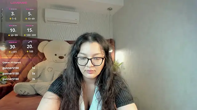 Snapshot of ZarifaBev chatting on December 1, 3:33 am ZarifaBev online show from December 1, 3:33 am