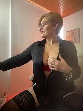 Adeellee  online show from October 12, 2:27 pm