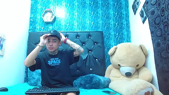 exotic hot couple online show from March 18, 2:15 am