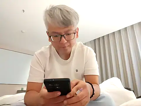 leoUSIR online show from October 25, 5:51 pm